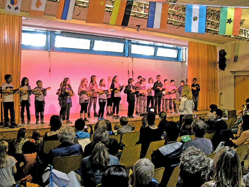 Ukulelen-Konzert: „Hüpfende Flöhe“ sorgen für Begeisterung an Poller Grundschule