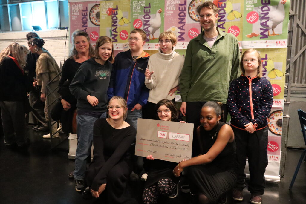 Platz 1 „Pangäa - Zusammen losmachen“ / Mitwirkende: Conrad, Jakob, Joyce-Esther, Lilian, Luisa und Ricarda