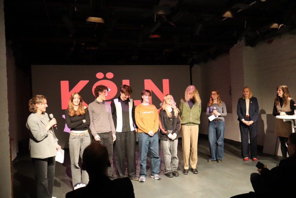 Platz 2 „Blömche“ / Mitwirkende: Marielle, Ella, Theodor, Niklas, Noah und Ilias (Film AG)