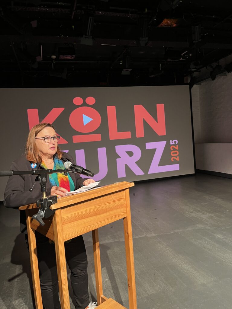 Bürgermeisterin Brigitta von Bülow, die Oberbürgermeister Torsten Burmester vertrat, hob in ihrem Grußwort die Bedeutung von Beteiligung junger Menschen hervor.