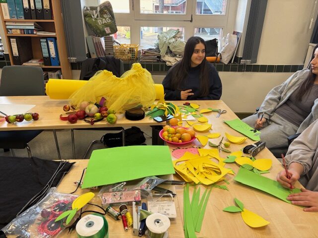 Obstkostüme nähen an der KHS Rhein