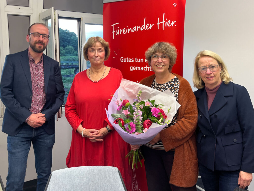Verabschiedung einer langjährigen Weggefährtin und ein neues Gesicht im Vorstand (von links): Vorstandsvorsitzender Martin Müller, Stiftungsratvorsitzende Christiane van Zwoll, Ulrike Wehling vom Stiftungsmanagement der Sparkasse KölnBonn und Claudia Mölleken, die neu in den Vorstand gewählt wurde.